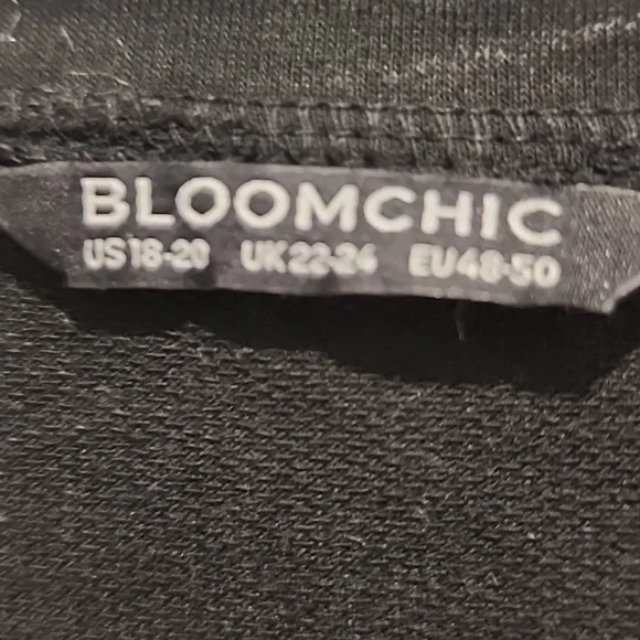 NEW Bloomchic black sweatshirt with geometric print sleeves 2x - Picture 4 of 5